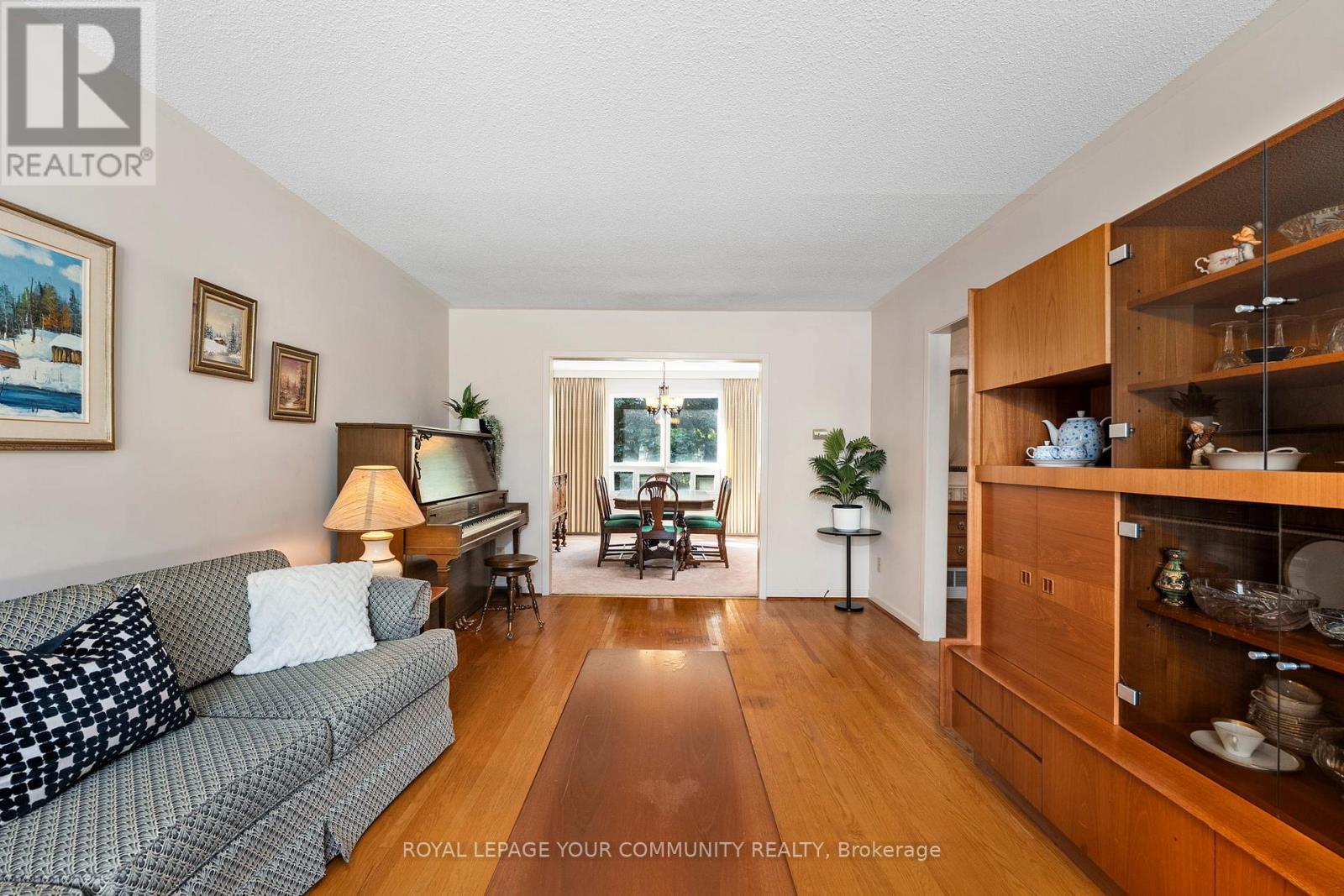 












37 BOARHILL DRIVE

,
Toronto,




Ontario
M1S2L9

