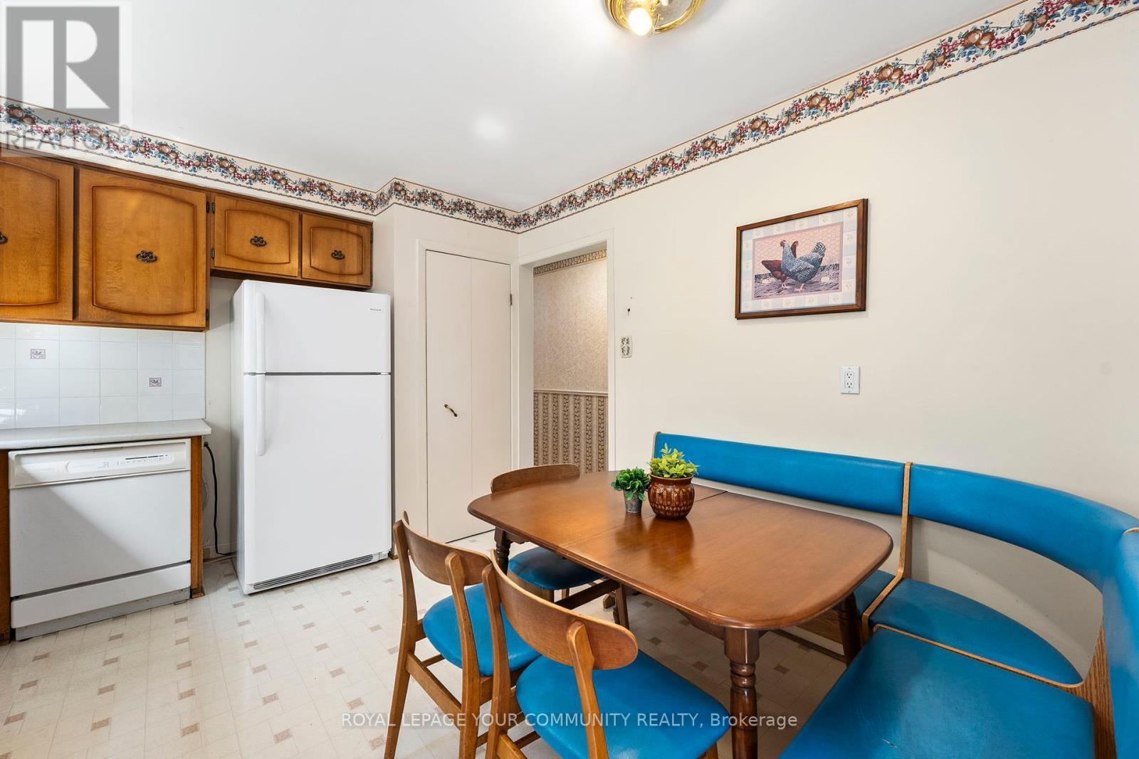 












37 BOARHILL DRIVE

,
Toronto,




Ontario
M1S2L9

