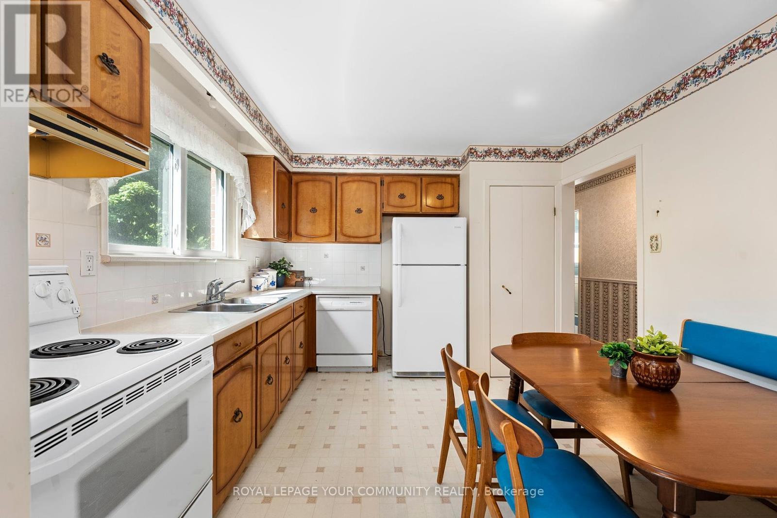 












37 BOARHILL DRIVE

,
Toronto,




Ontario
M1S2L9

