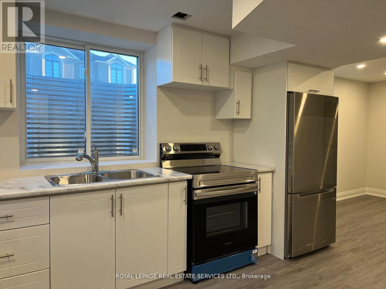 












506 KENNEDY CIRCLE W

,
Milton,




Ontario
L9E1R1

