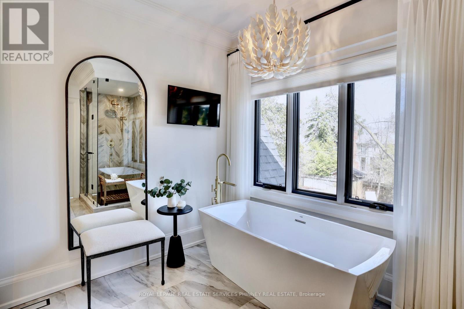 












179 DOUGLAS AVENUE

,
Oakville,




Ontario
L6J3R9

