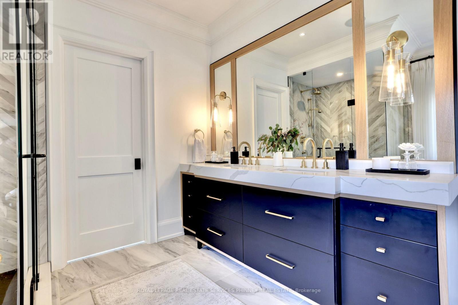 












179 DOUGLAS AVENUE

,
Oakville,




Ontario
L6J3R9

