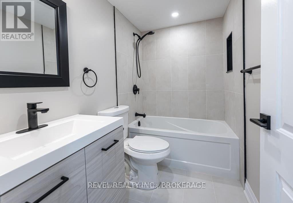 












LOWER - 33 CALLIE ROAD

,
Hamilton,




Ontario
L9A1Z8

