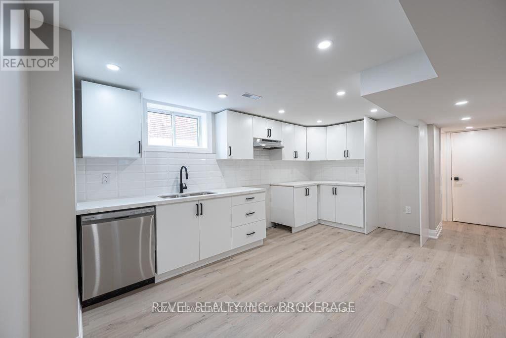 












LOWER - 33 CALLIE ROAD

,
Hamilton,




Ontario
L9A1Z8

