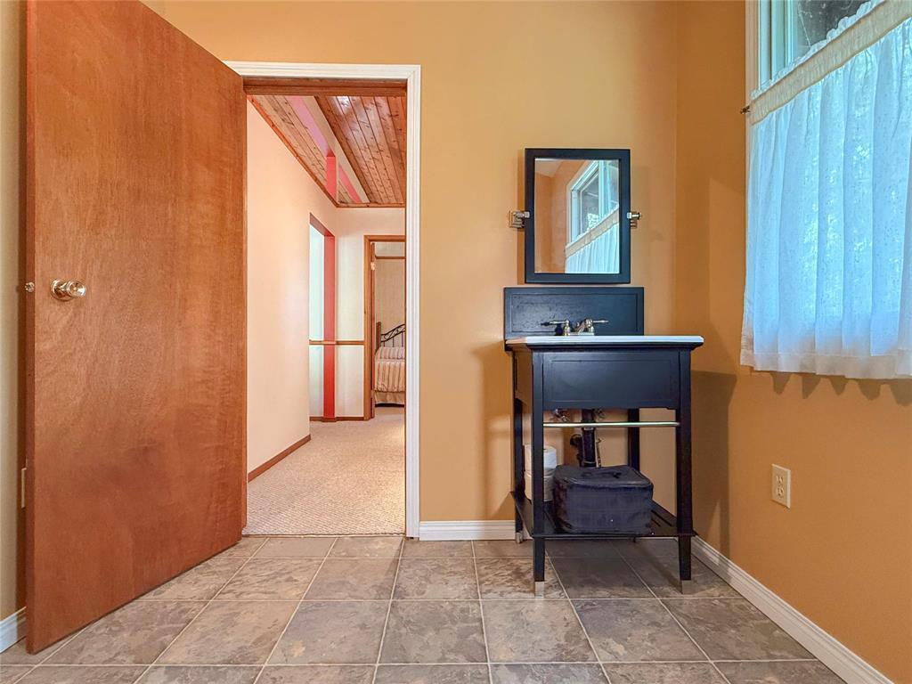 












102 Otter Road

,
Otter Lake,




Manitoba
R0J0P0


