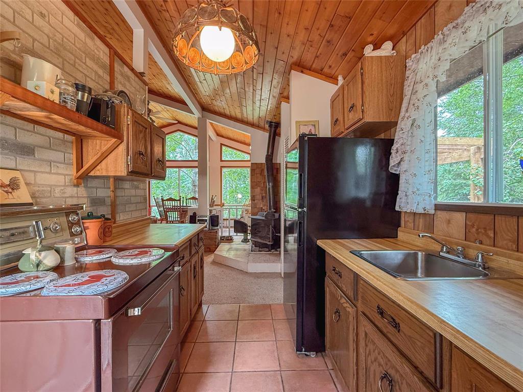 












102 Otter Road

,
Otter Lake,




Manitoba
R0J0P0

