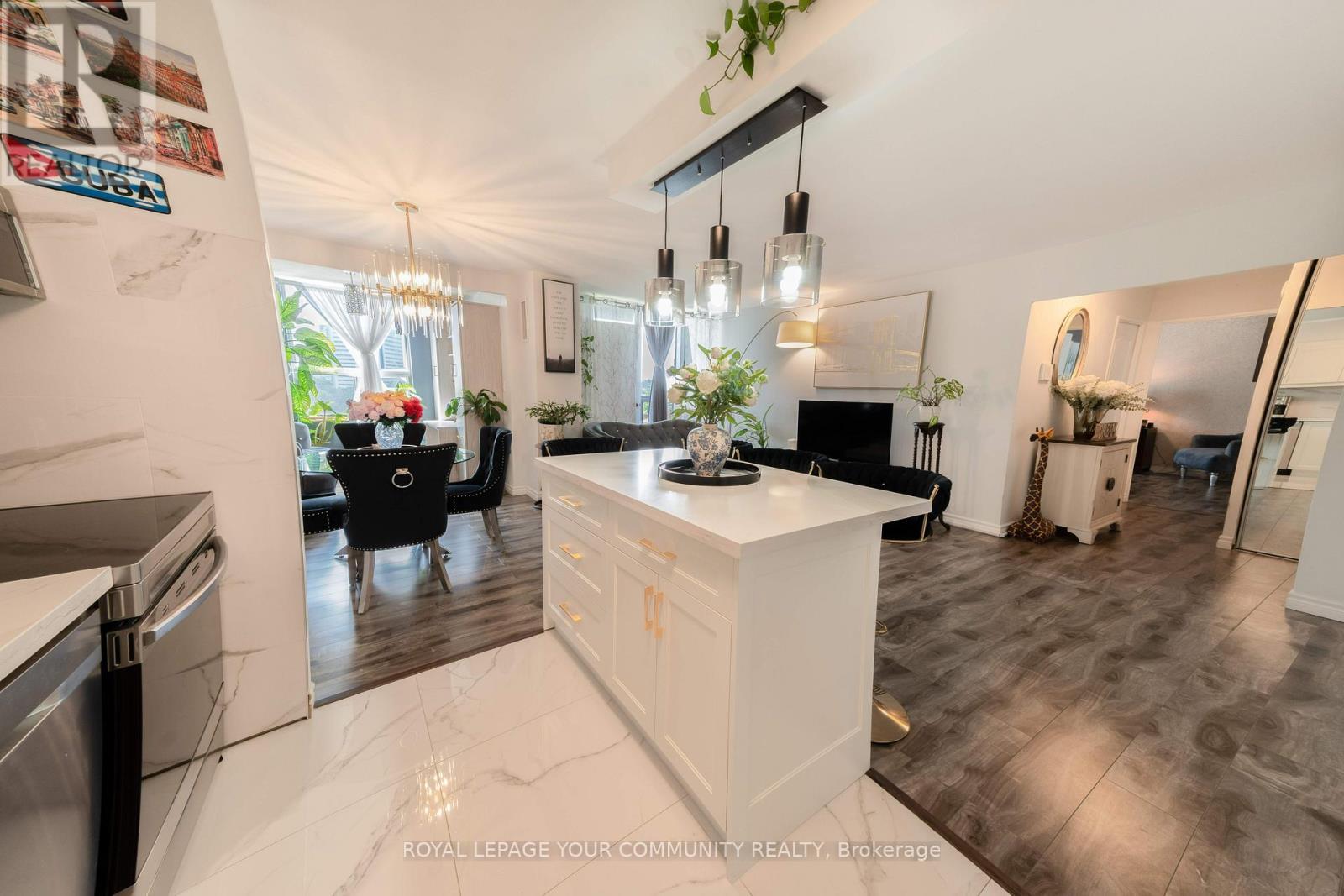 












1218 - 20 EDGECLIFF GOLFWAY

,
Toronto,




Ontario
M3C3A4

