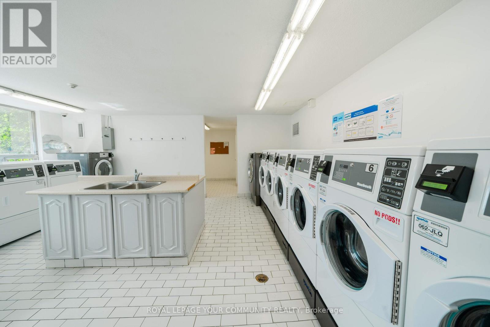 












1218 - 20 EDGECLIFF GOLFWAY

,
Toronto,




Ontario
M3C3A4

