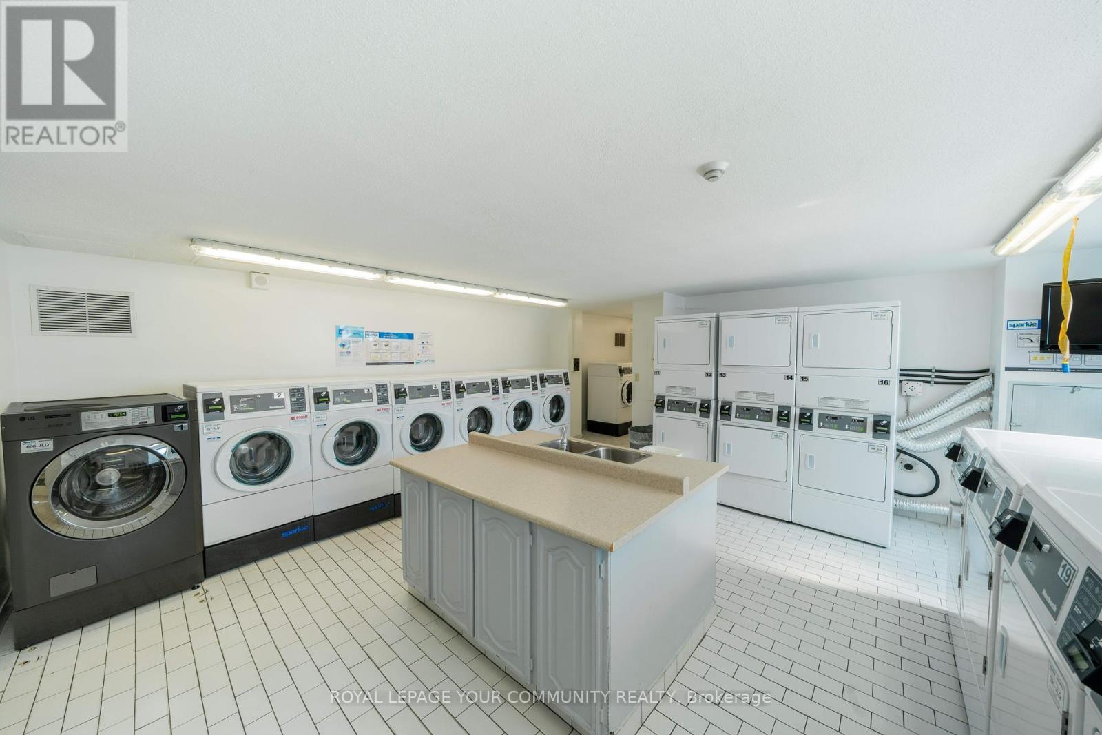 












1218 - 20 EDGECLIFF GOLFWAY

,
Toronto,




Ontario
M3C3A4

