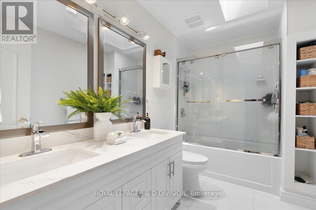 












43 ALLISTER AVENUE

,
Toronto,




Ontario
M1M3L1

