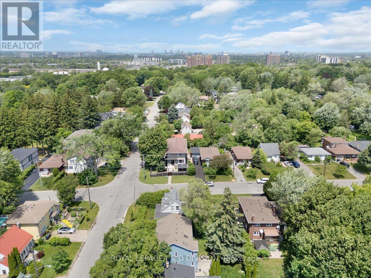 












43 ALLISTER AVENUE

,
Toronto,




Ontario
M1M3L1

