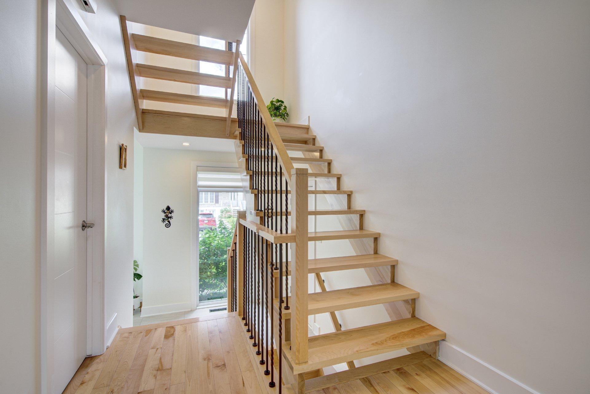 









3645


Rue Gélineau

,
Longueuil (Saint-Hubert),




QC
J3Y4L3

