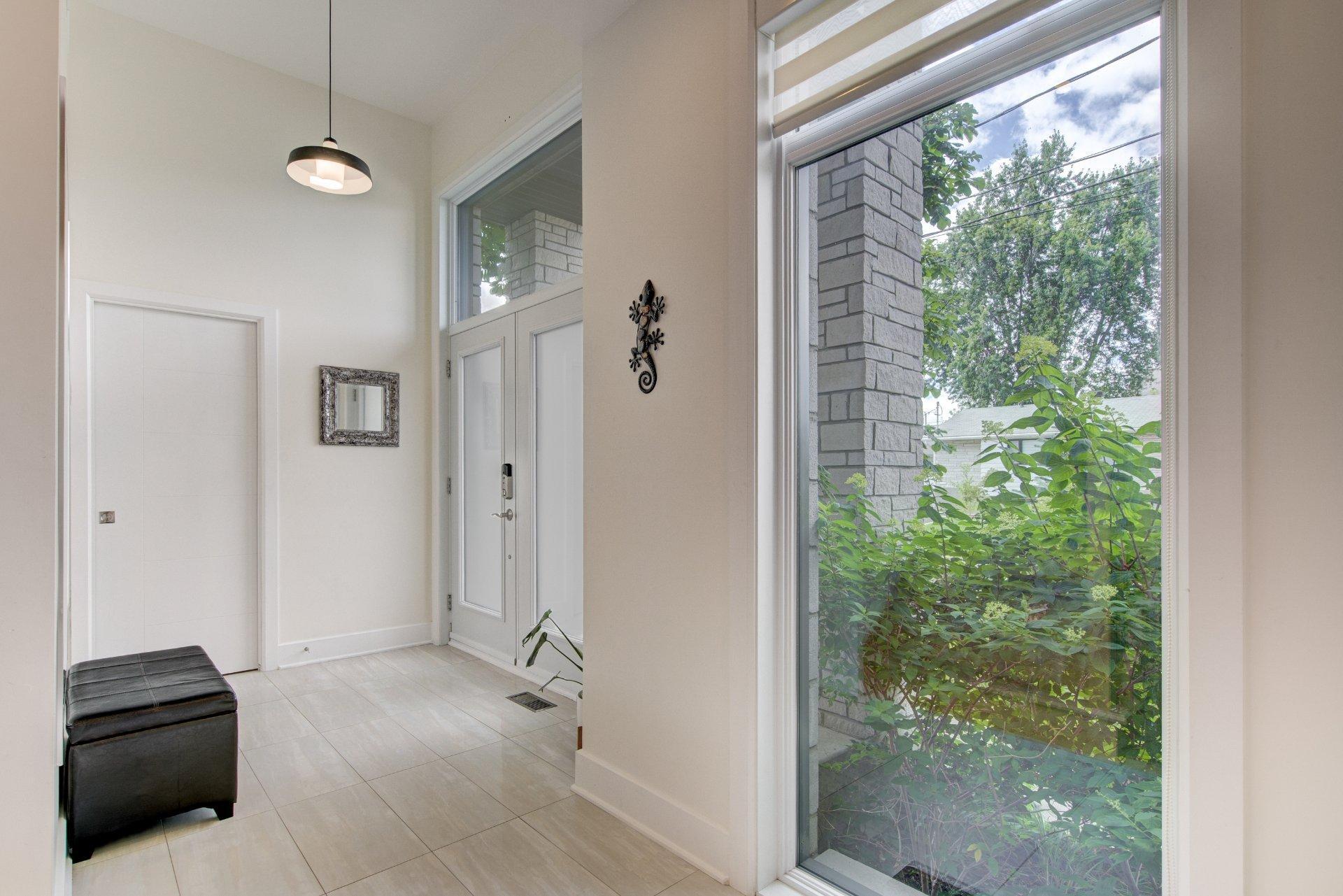 









3645


Rue Gélineau

,
Longueuil (Saint-Hubert),




QC
J3Y4L3

