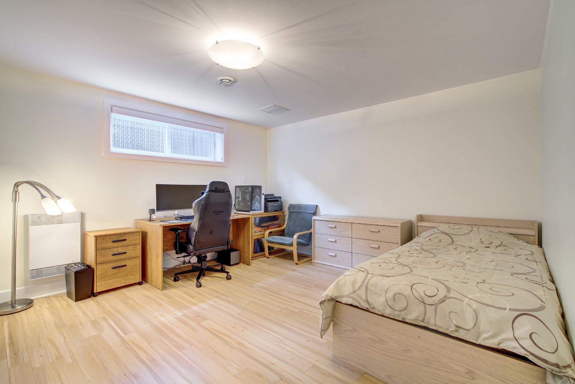 









3645


Rue Gélineau

,
Longueuil (Saint-Hubert),




QC
J3Y4L3

