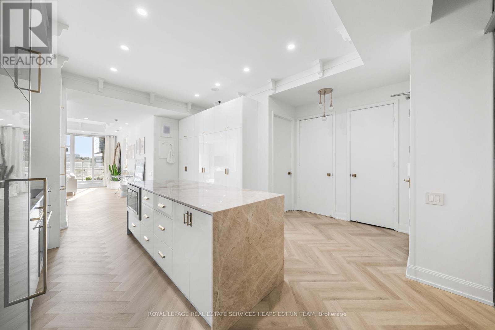












409 - 2181 YONGE STREET

,
Toronto,




Ontario
M4S3H7

