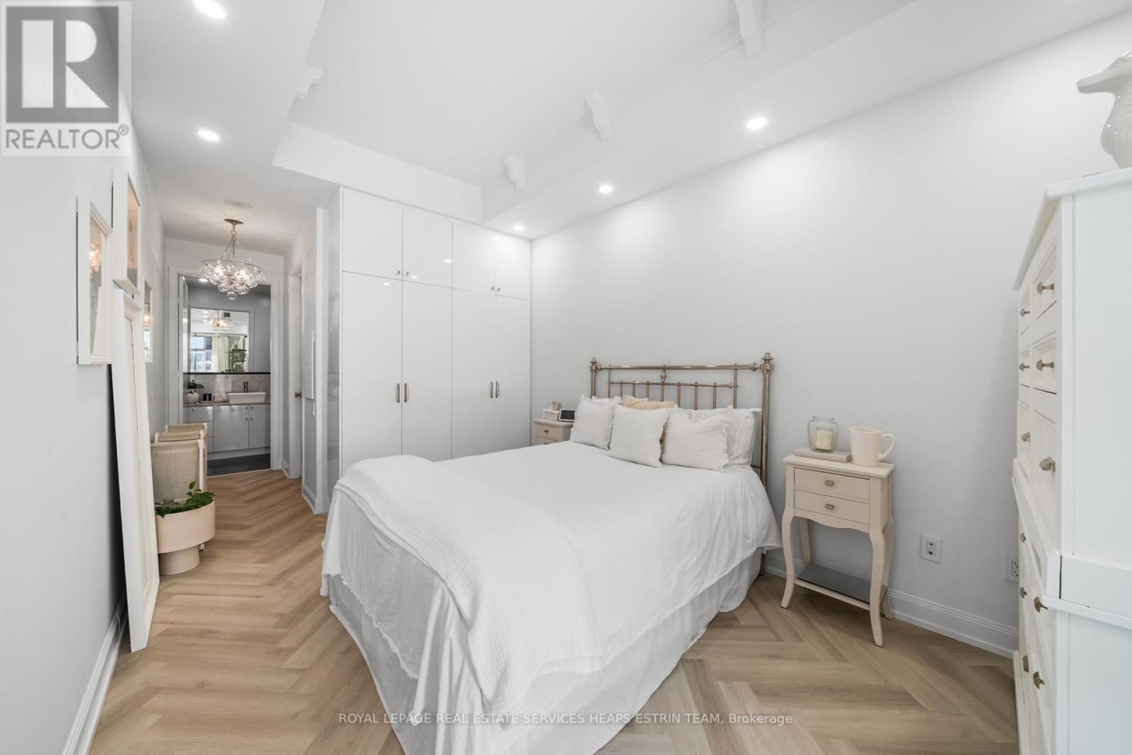












409 - 2181 YONGE STREET

,
Toronto,




Ontario
M4S3H7

