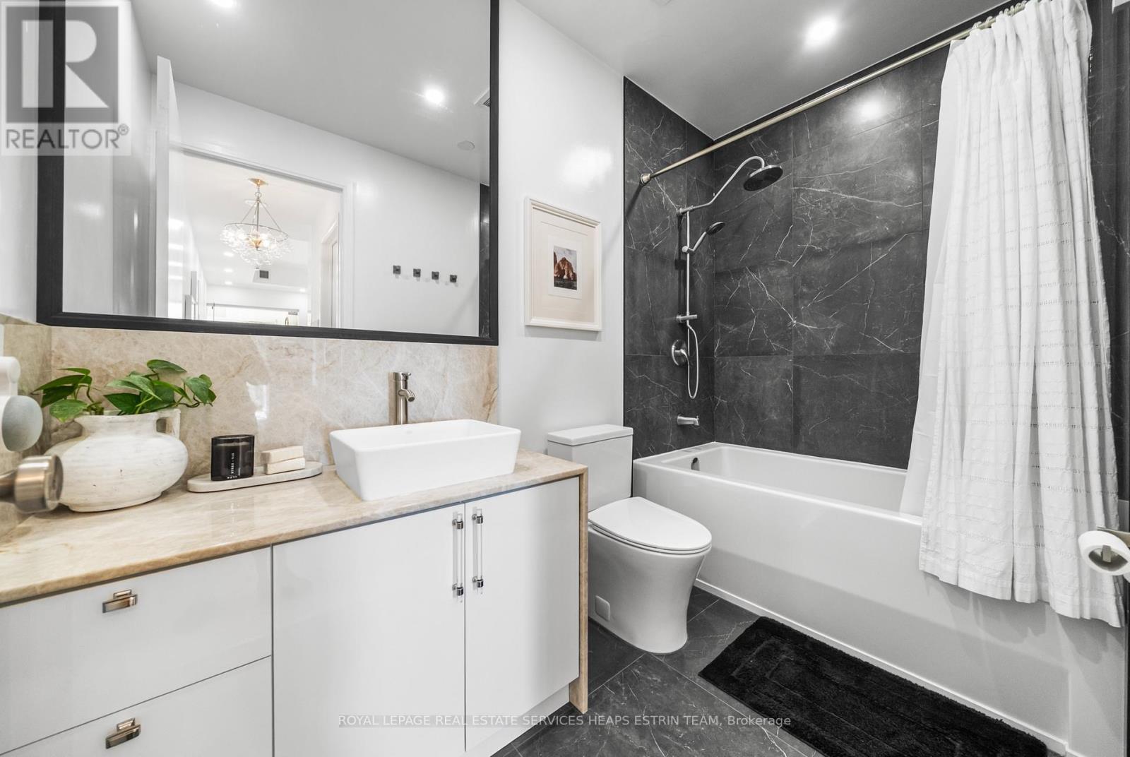 












409 - 2181 YONGE STREET

,
Toronto,




Ontario
M4S3H7

