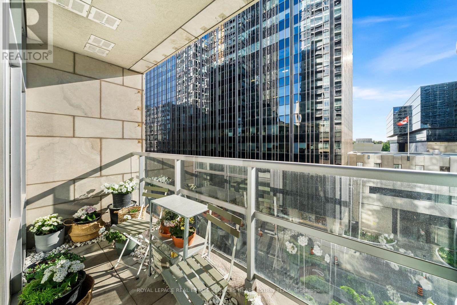 












409 - 2181 YONGE STREET

,
Toronto,




Ontario
M4S3H7

