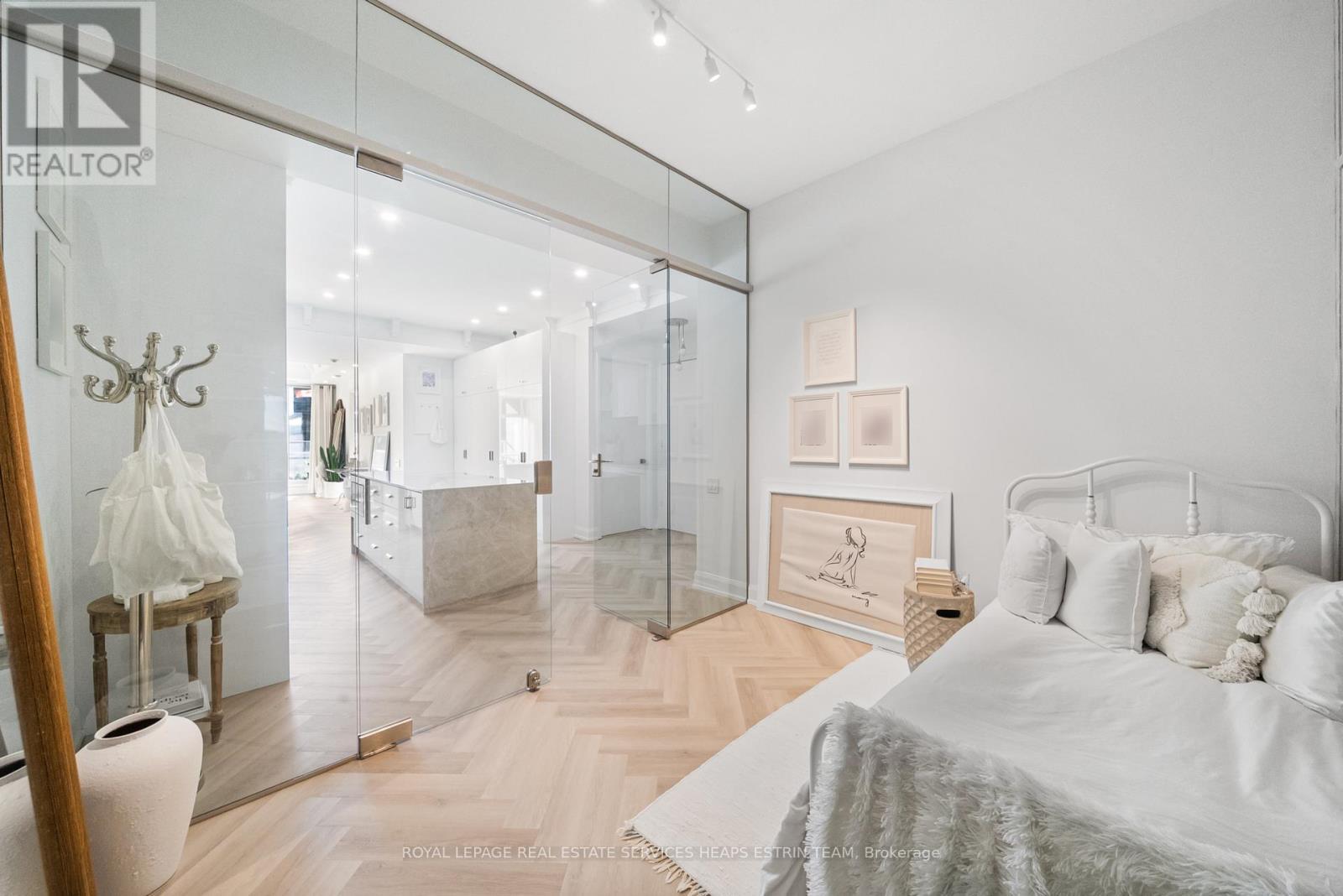 












409 - 2181 YONGE STREET

,
Toronto,




Ontario
M4S3H7

