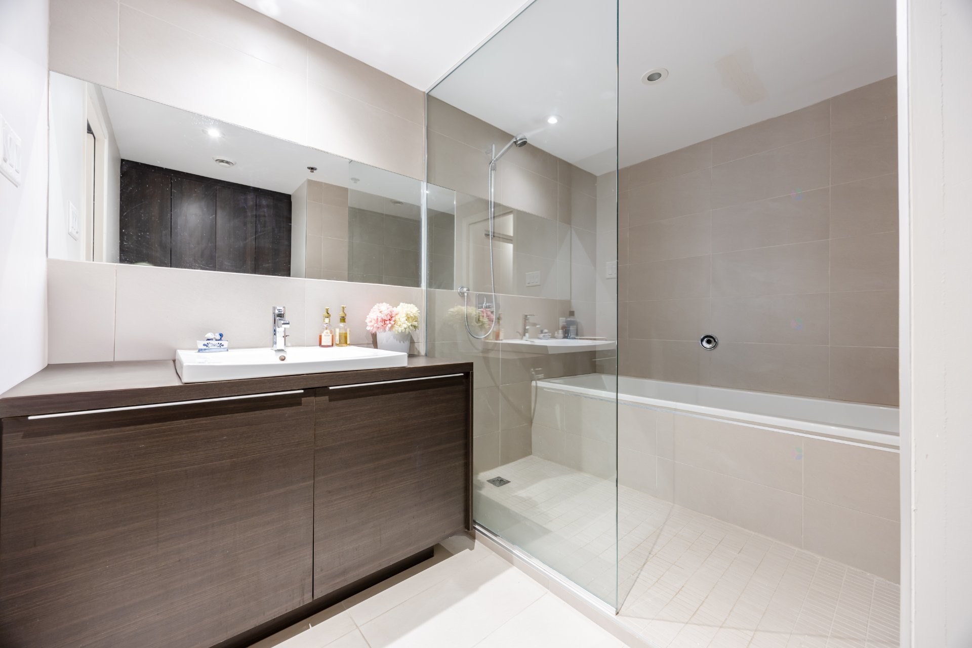 









9815


Boul. Leduc

, 105,
Brossard,




QC
J4Y0K8

