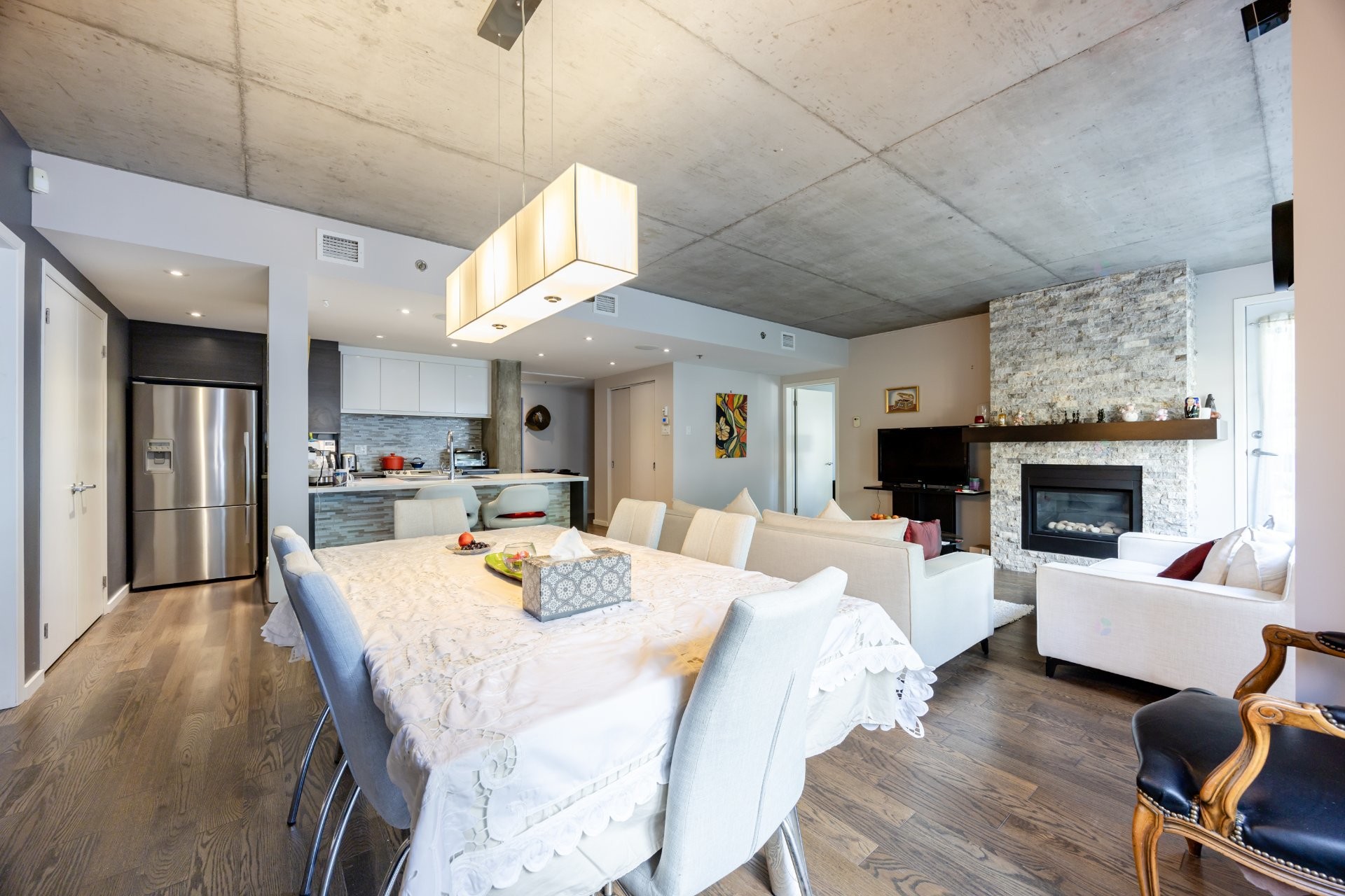 









9815


Boul. Leduc

, 105,
Brossard,




QC
J4Y0K8

