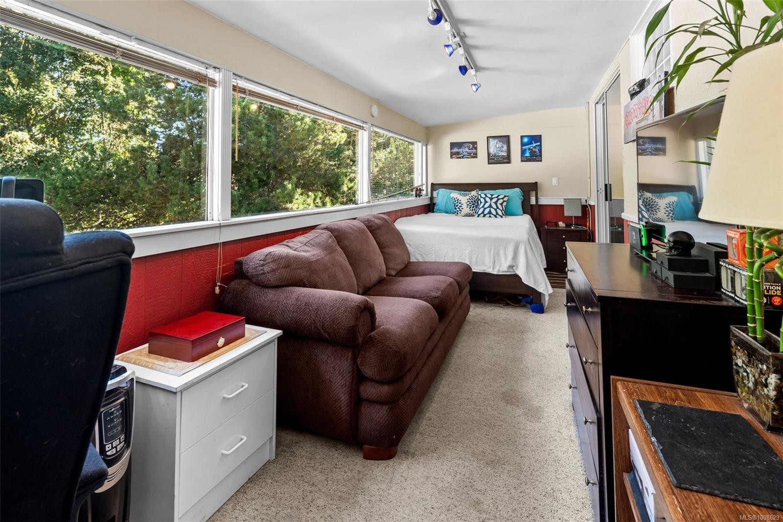 









1914


Leighton

Rd,
Victoria,




BC
V8R 1N4

