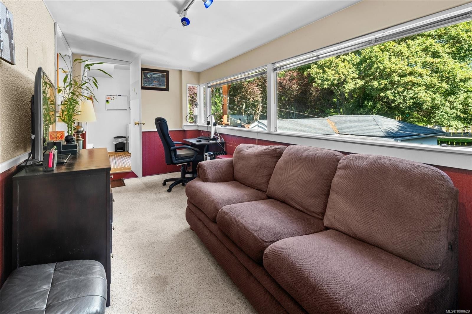 









1914


Leighton

Rd,
Victoria,




BC
V8R 1N4

