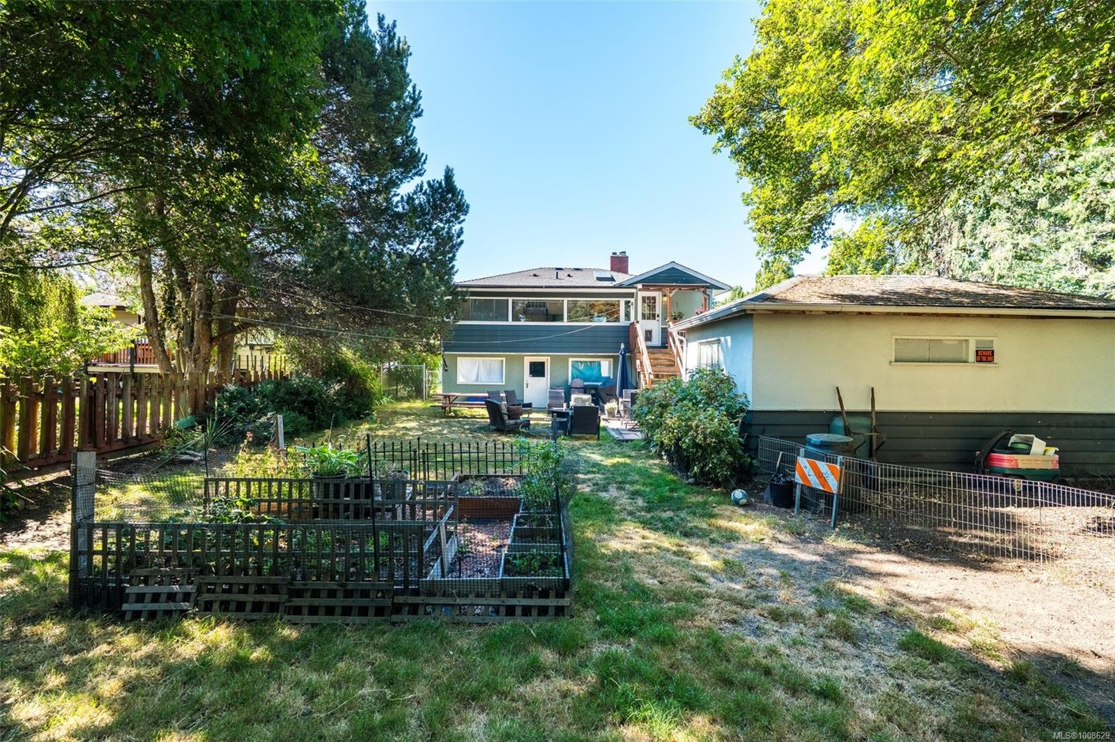 









1914


Leighton

Rd,
Victoria,




BC
V8R 1N4

