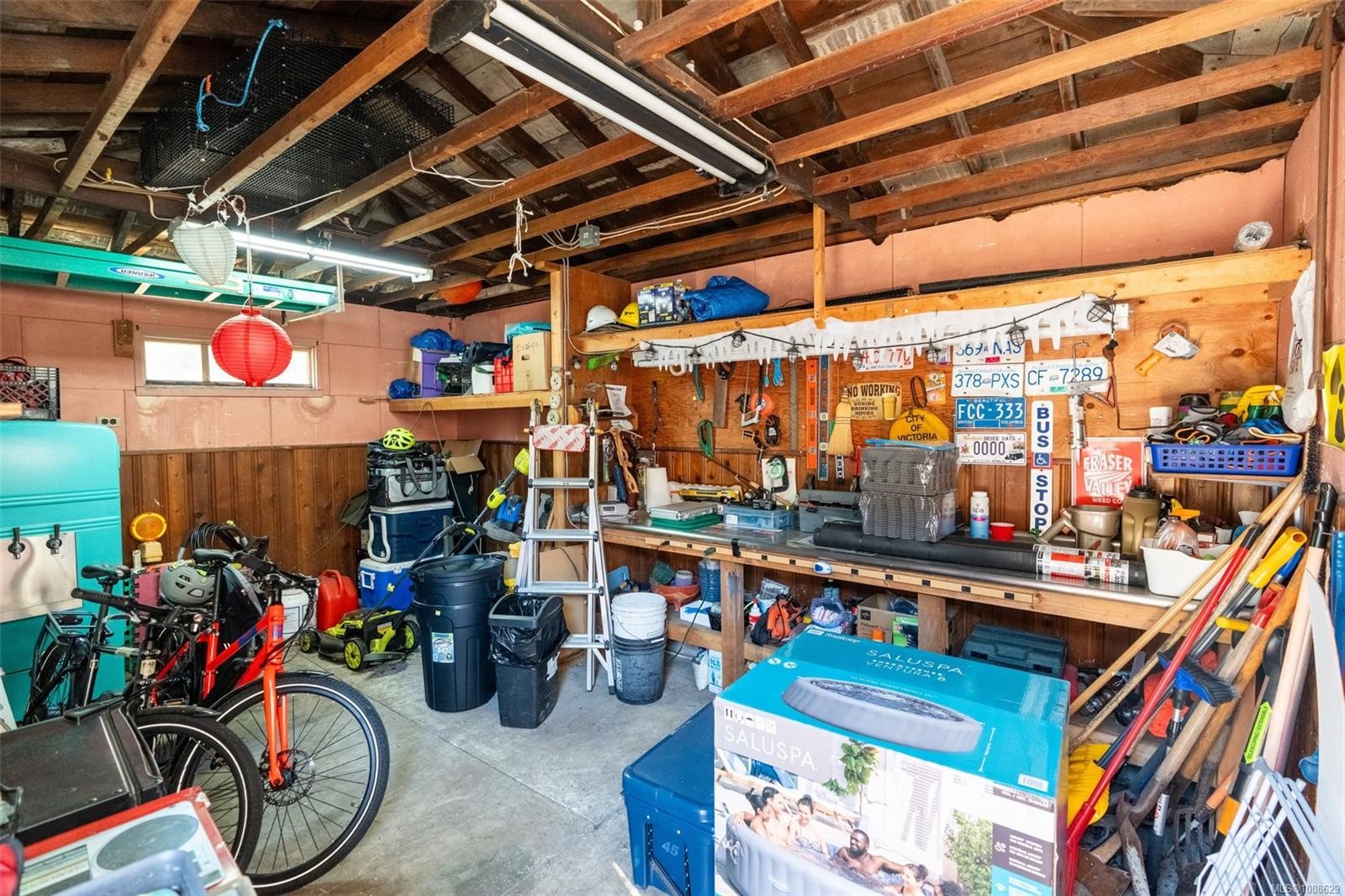 









1914


Leighton

Rd,
Victoria,




BC
V8R 1N4

