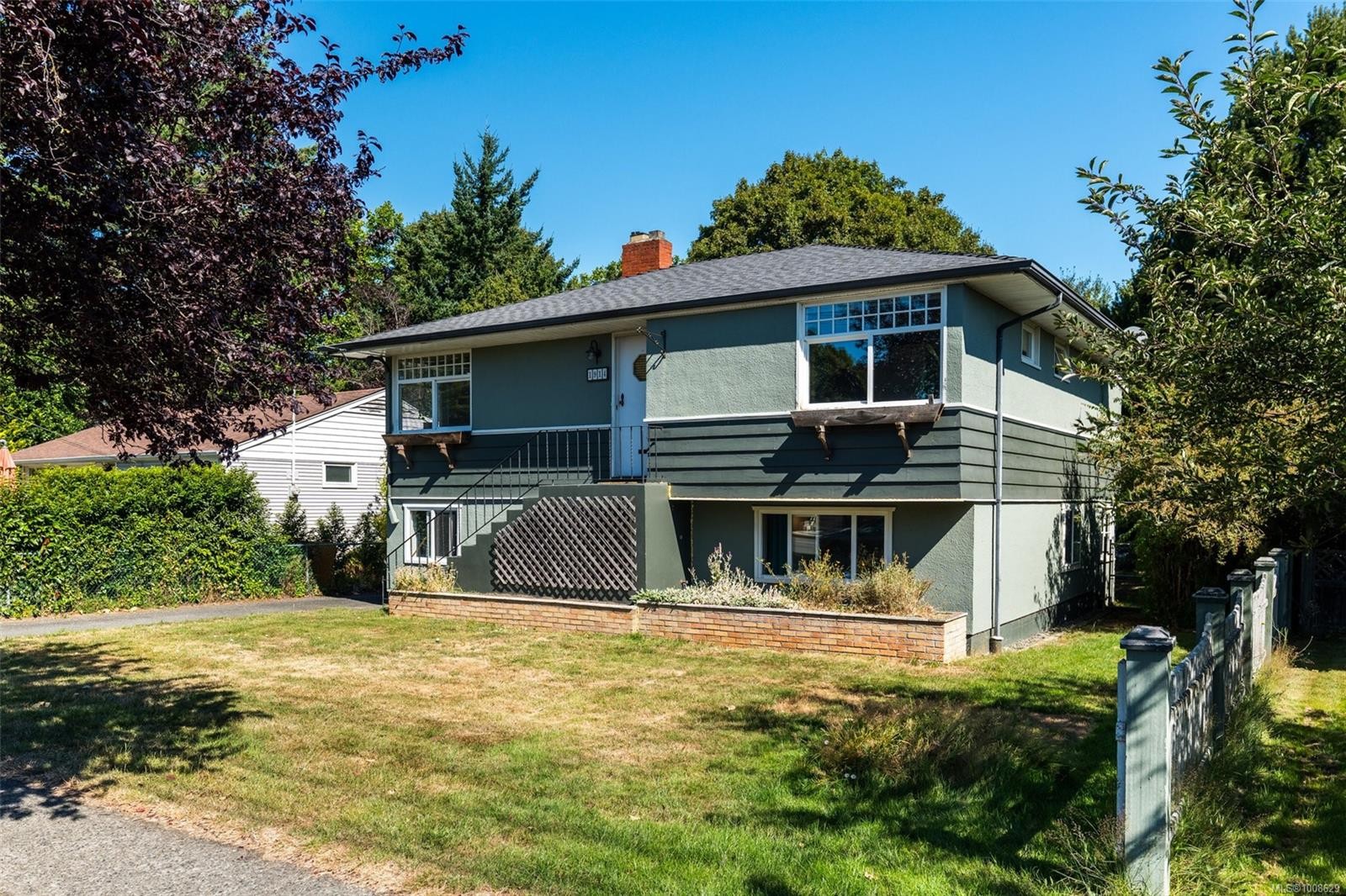 









1914


Leighton

Rd,
Victoria,




BC
V8R 1N4

