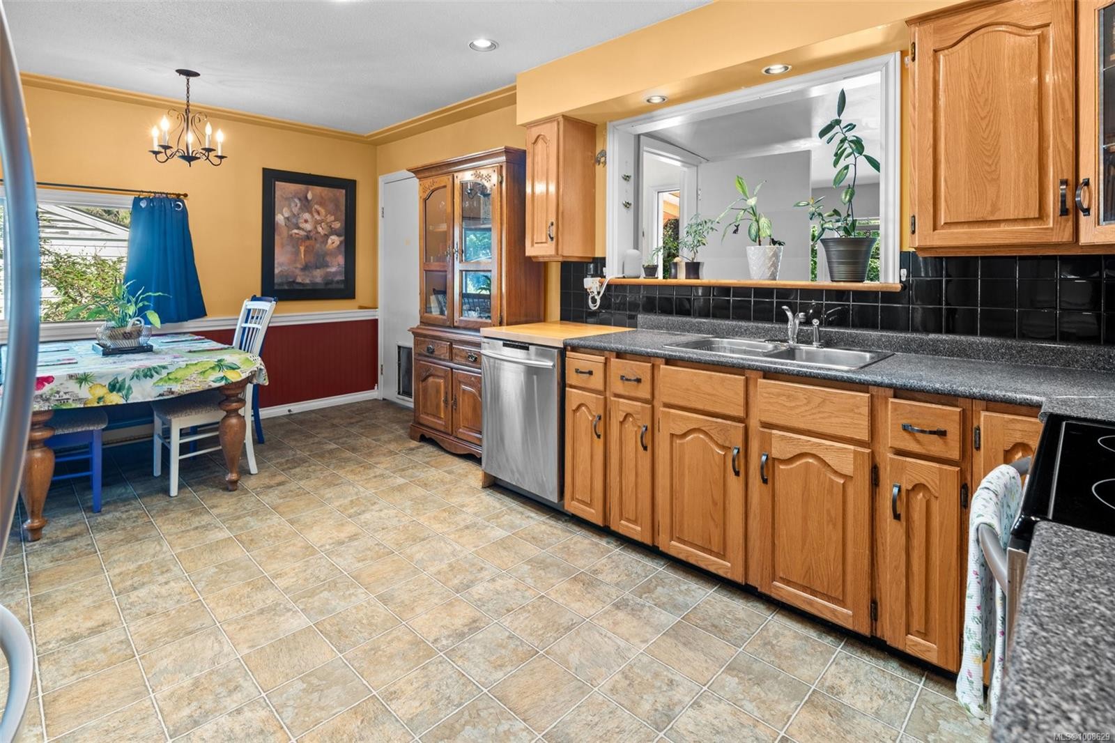 









1914


Leighton

Rd,
Victoria,




BC
V8R 1N4

