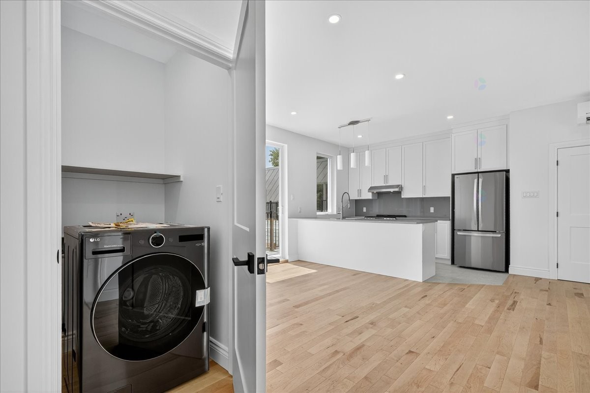 









1910


Rue Sullivan

, 302,
Montréal (Le Sud-Ouest),




QC
H3K2L5

