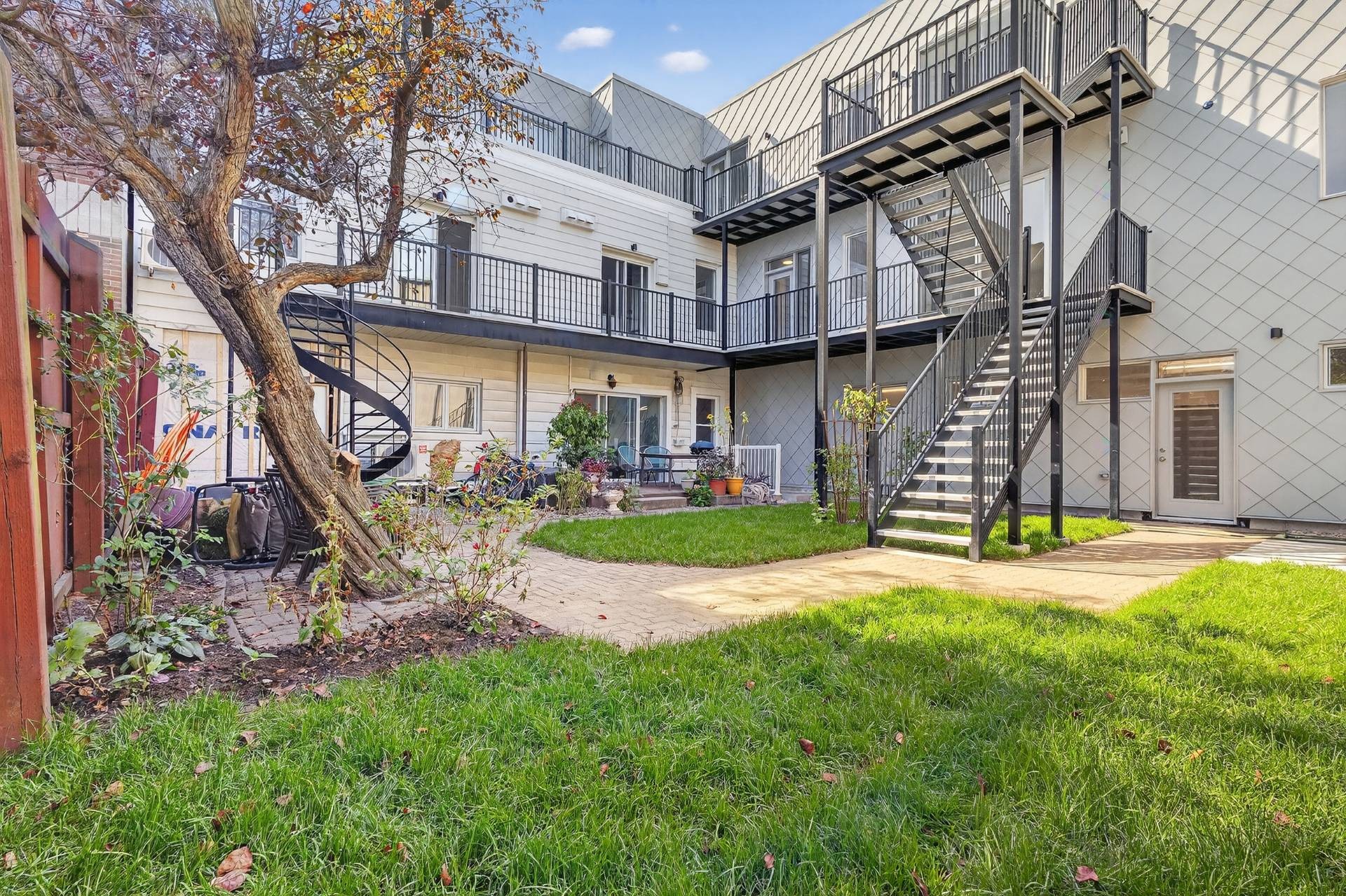 









1910


Rue Sullivan

, 302,
Montréal (Le Sud-Ouest),




QC
H3K2L5

