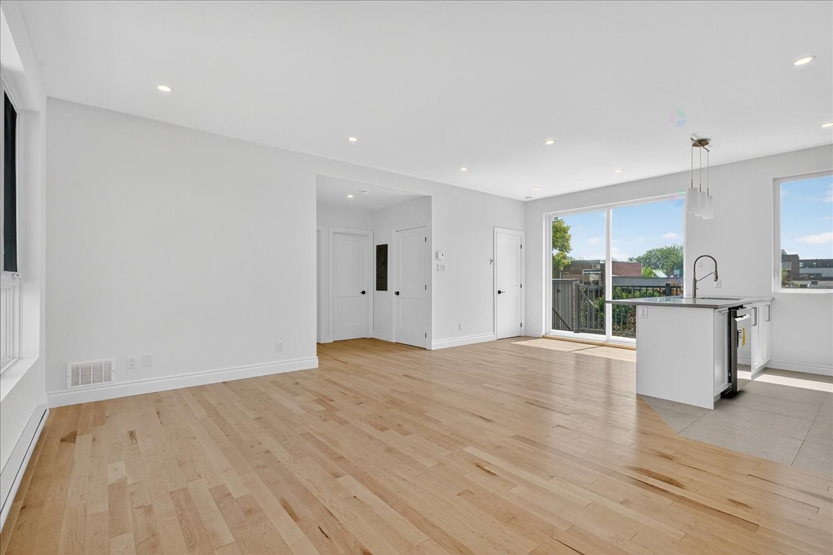 









1910


Rue Sullivan

, 302,
Montréal (Le Sud-Ouest),




QC
H3K2L5

