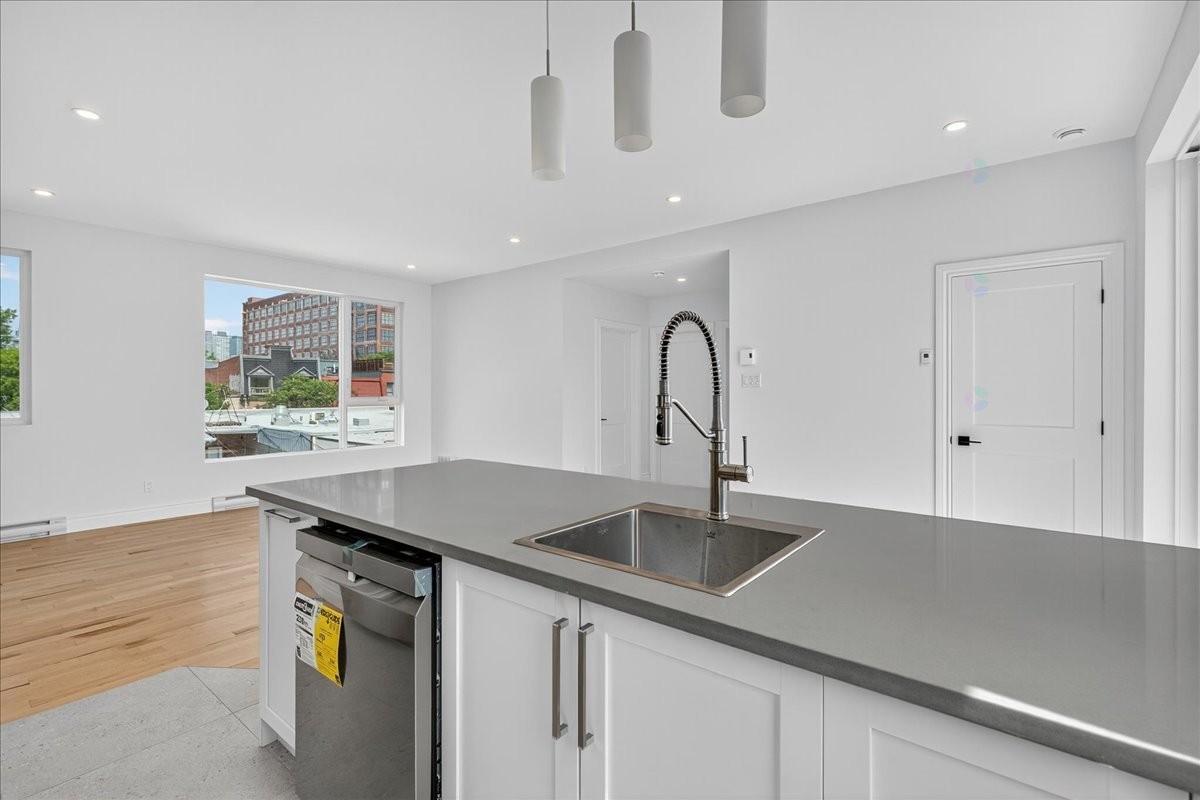 









1910


Rue Sullivan

, 302,
Montréal (Le Sud-Ouest),




QC
H3K2L5

