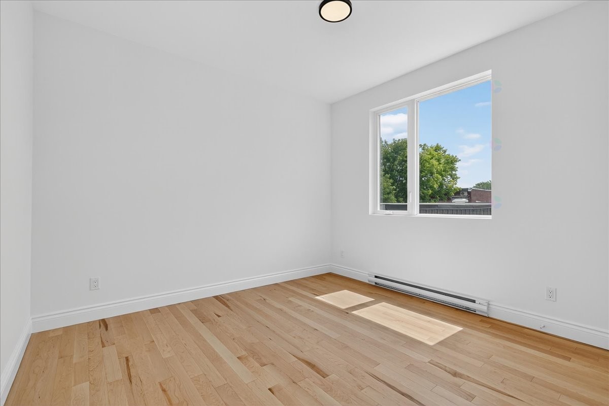 









1910


Rue Sullivan

, 302,
Montréal (Le Sud-Ouest),




QC
H3K2L5

