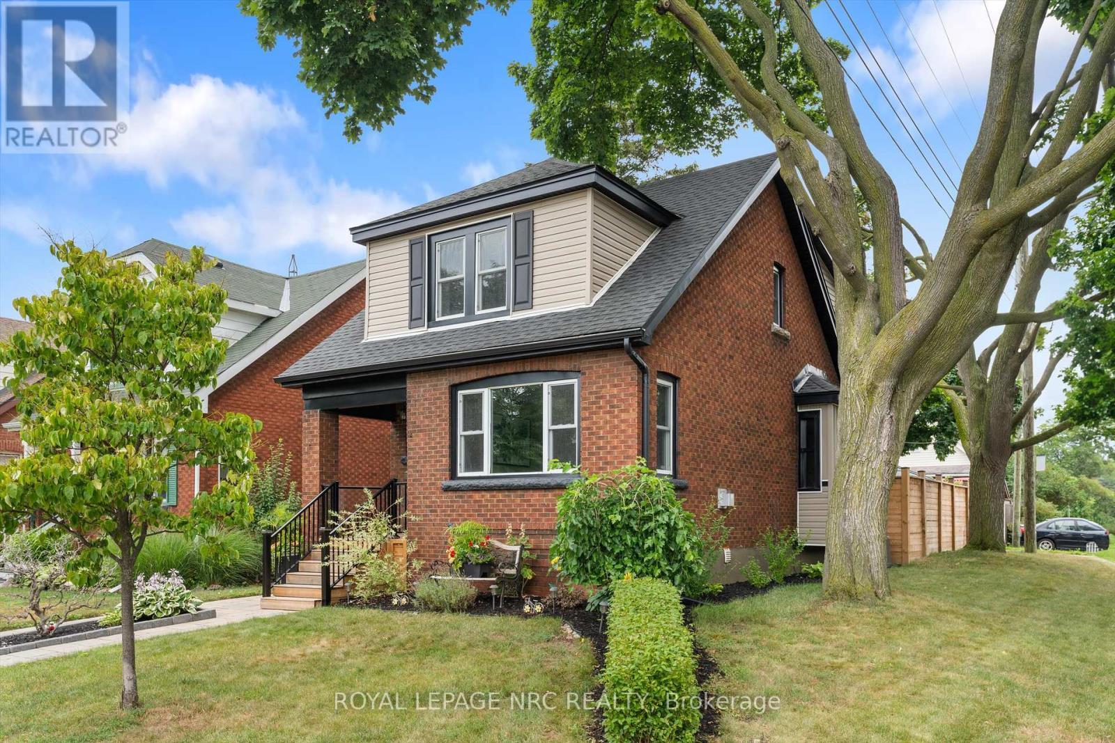 












107 WEXFORD AVENUE S

,
Hamilton (Delta),




Ontario
L8K2N7

