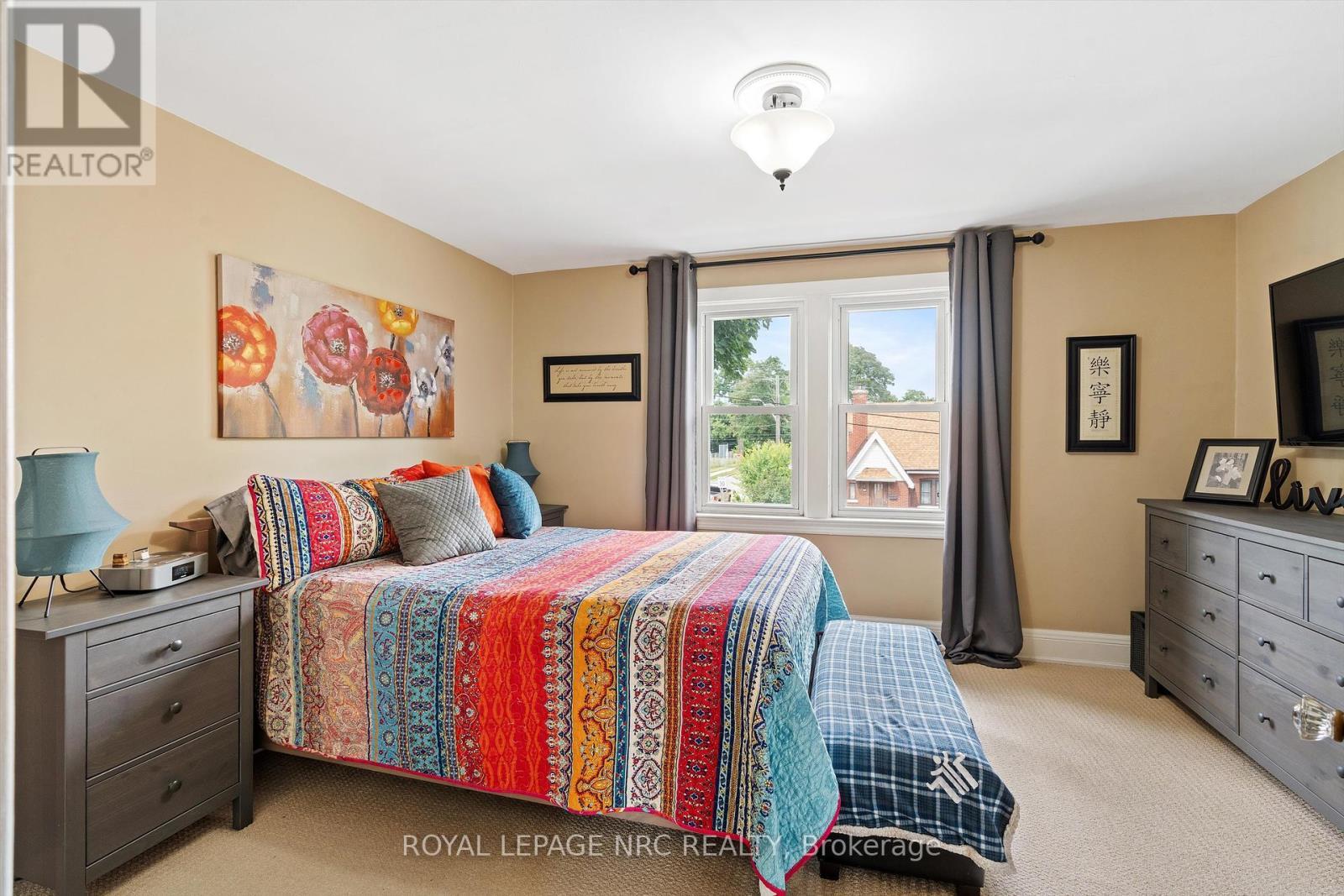 












107 WEXFORD AVENUE S

,
Hamilton (Delta),




Ontario
L8K2N7


