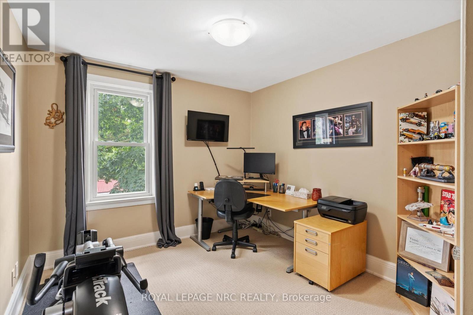 












107 WEXFORD AVENUE S

,
Hamilton (Delta),




Ontario
L8K2N7


