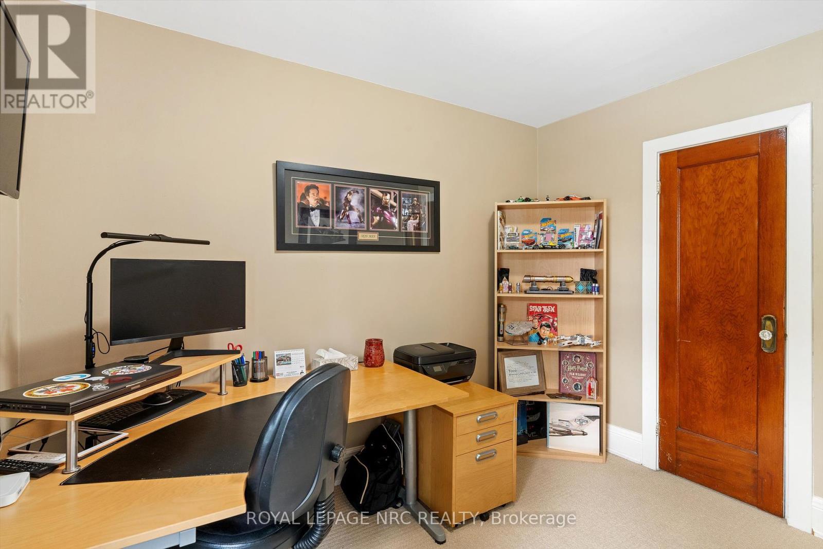 












107 WEXFORD AVENUE S

,
Hamilton (Delta),




Ontario
L8K2N7

