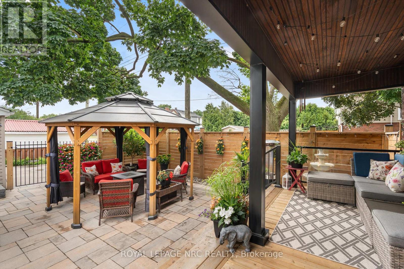 












107 WEXFORD AVENUE S

,
Hamilton (Delta),




Ontario
L8K2N7

