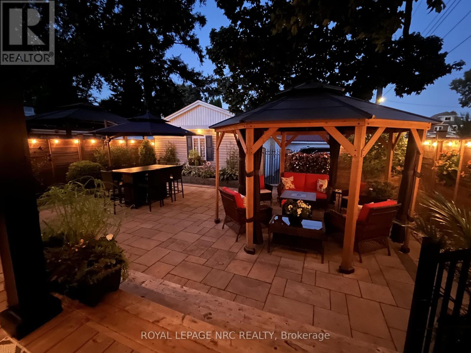 












107 WEXFORD AVENUE S

,
Hamilton (Delta),




Ontario
L8K2N7

