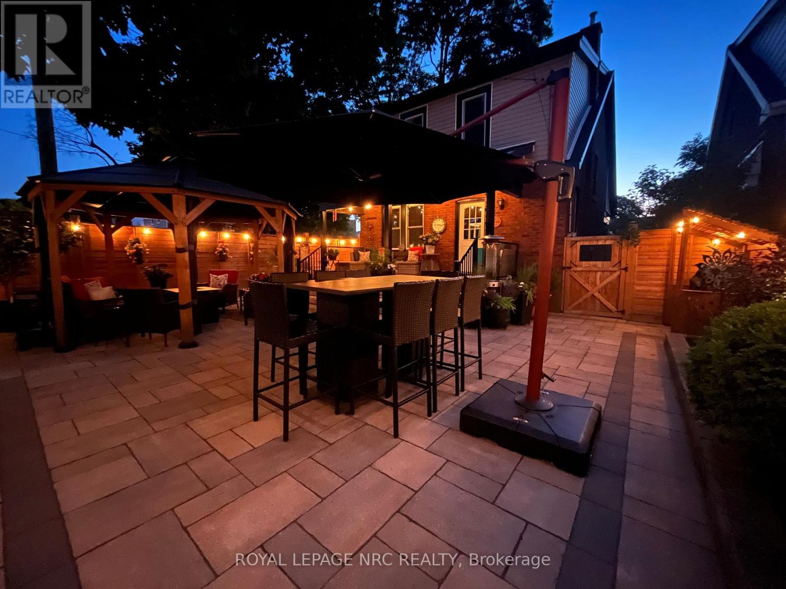 












107 WEXFORD AVENUE S

,
Hamilton (Delta),




Ontario
L8K2N7

