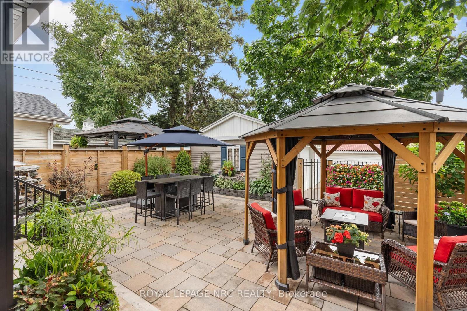 












107 WEXFORD AVENUE S

,
Hamilton (Delta),




Ontario
L8K2N7

