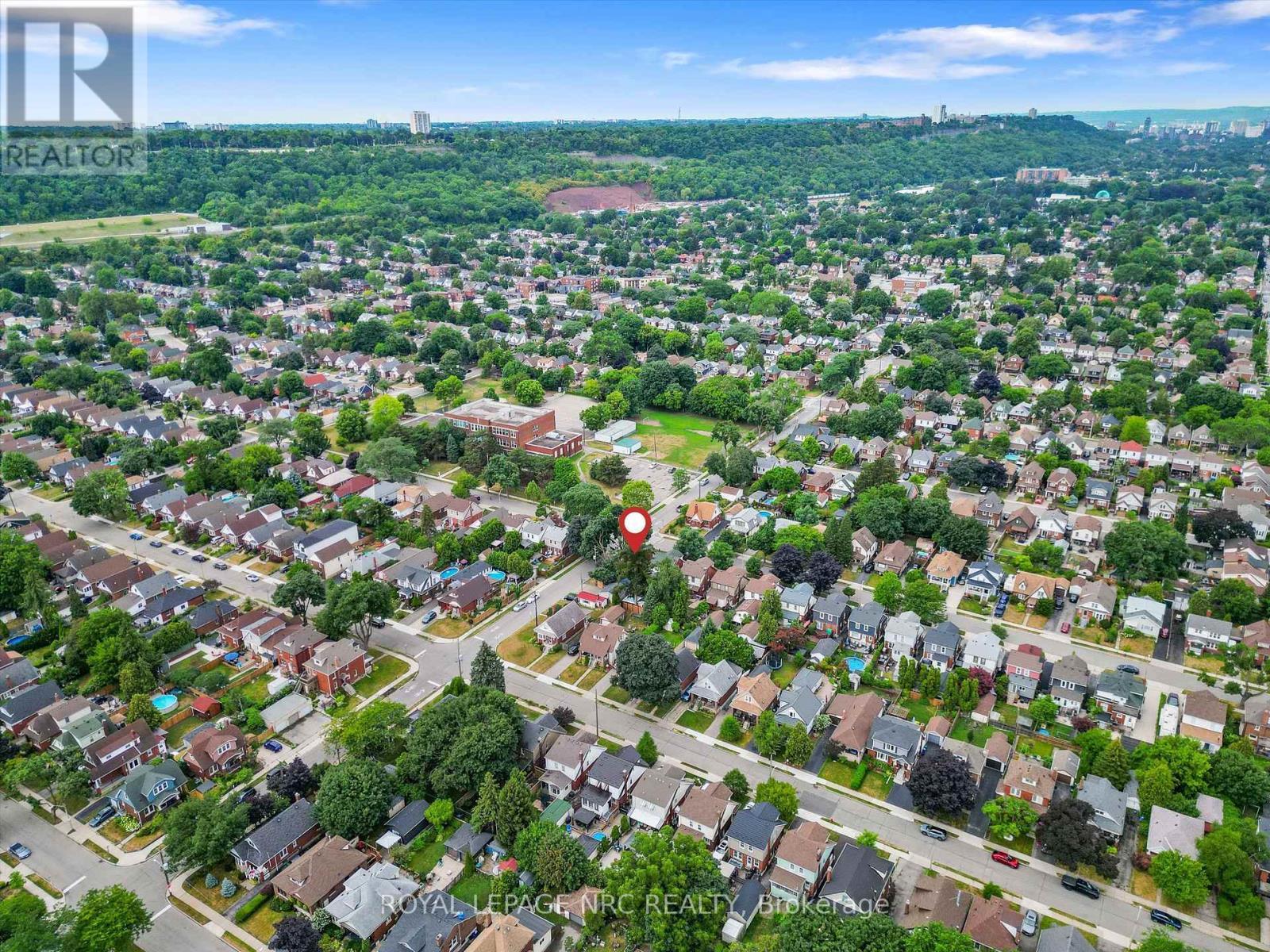 












107 WEXFORD AVENUE S

,
Hamilton (Delta),




Ontario
L8K2N7

