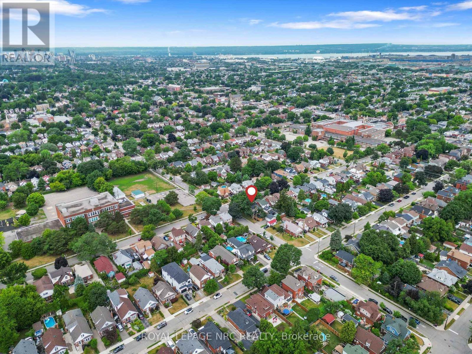 












107 WEXFORD AVENUE S

,
Hamilton (Delta),




Ontario
L8K2N7

