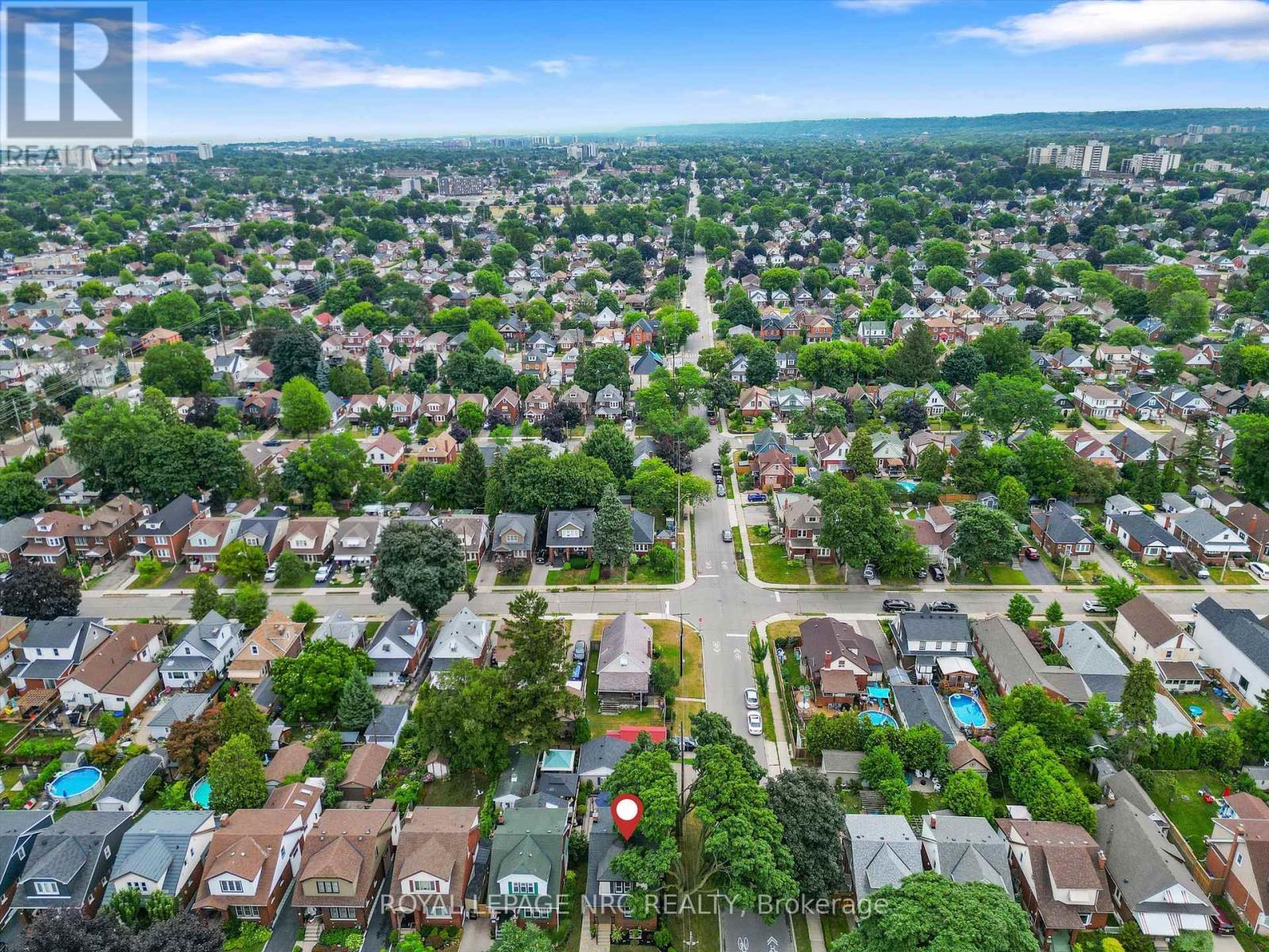 












107 WEXFORD AVENUE S

,
Hamilton (Delta),




Ontario
L8K2N7

