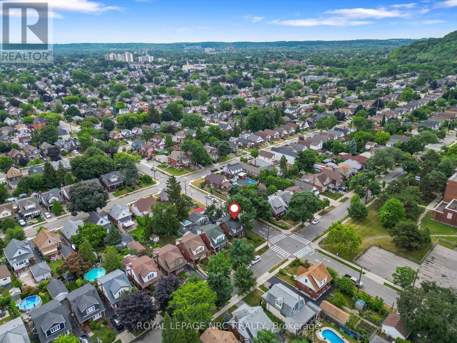 












107 WEXFORD AVENUE S

,
Hamilton (Delta),




Ontario
L8K2N7

