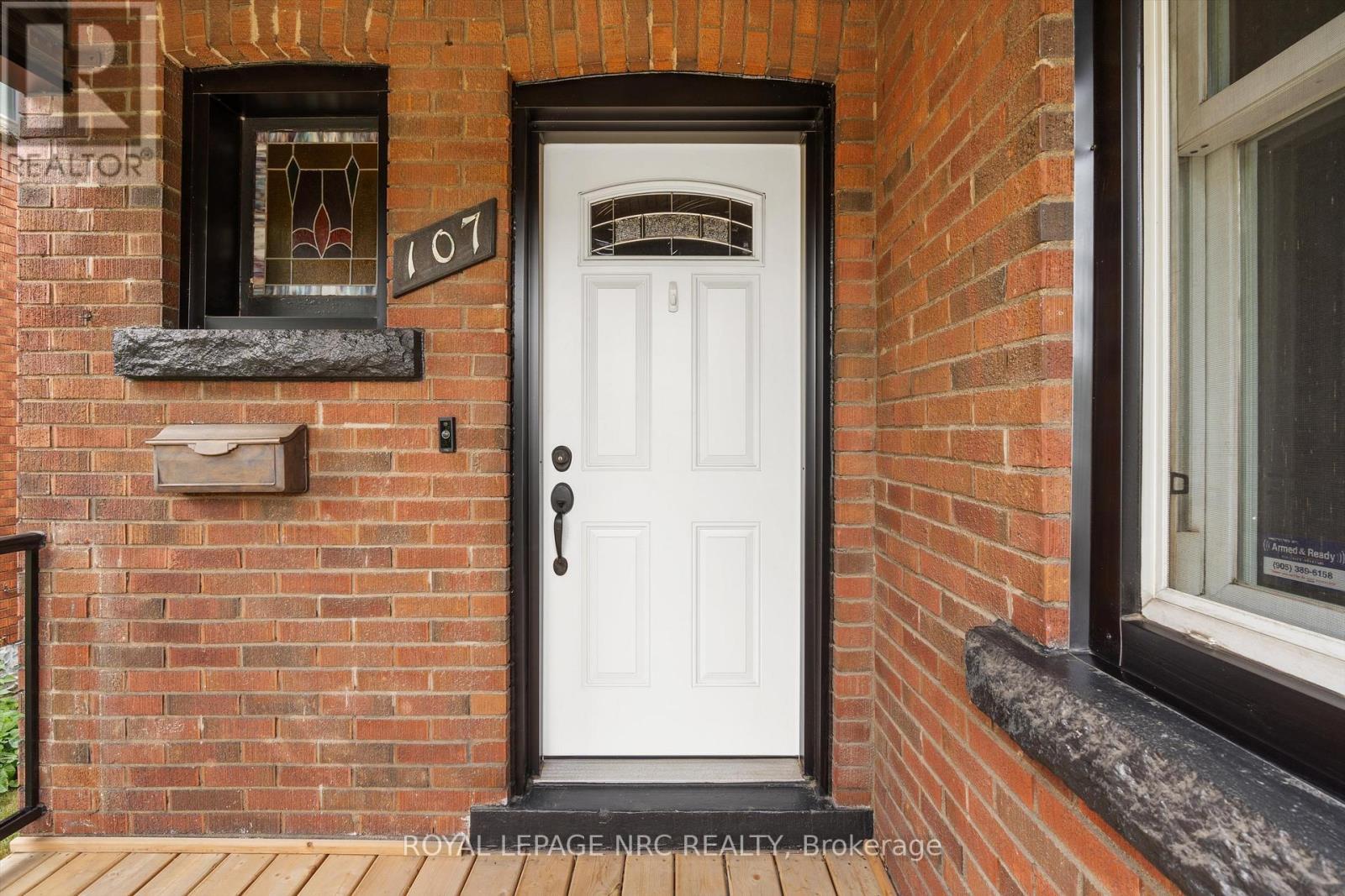 












107 WEXFORD AVENUE S

,
Hamilton (Delta),




Ontario
L8K2N7

