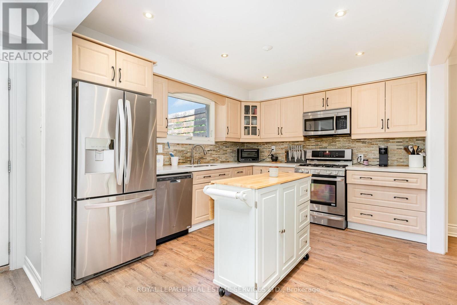 












47 LAFFERTY STREET

,
Toronto,




Ontario
M9C5B5


